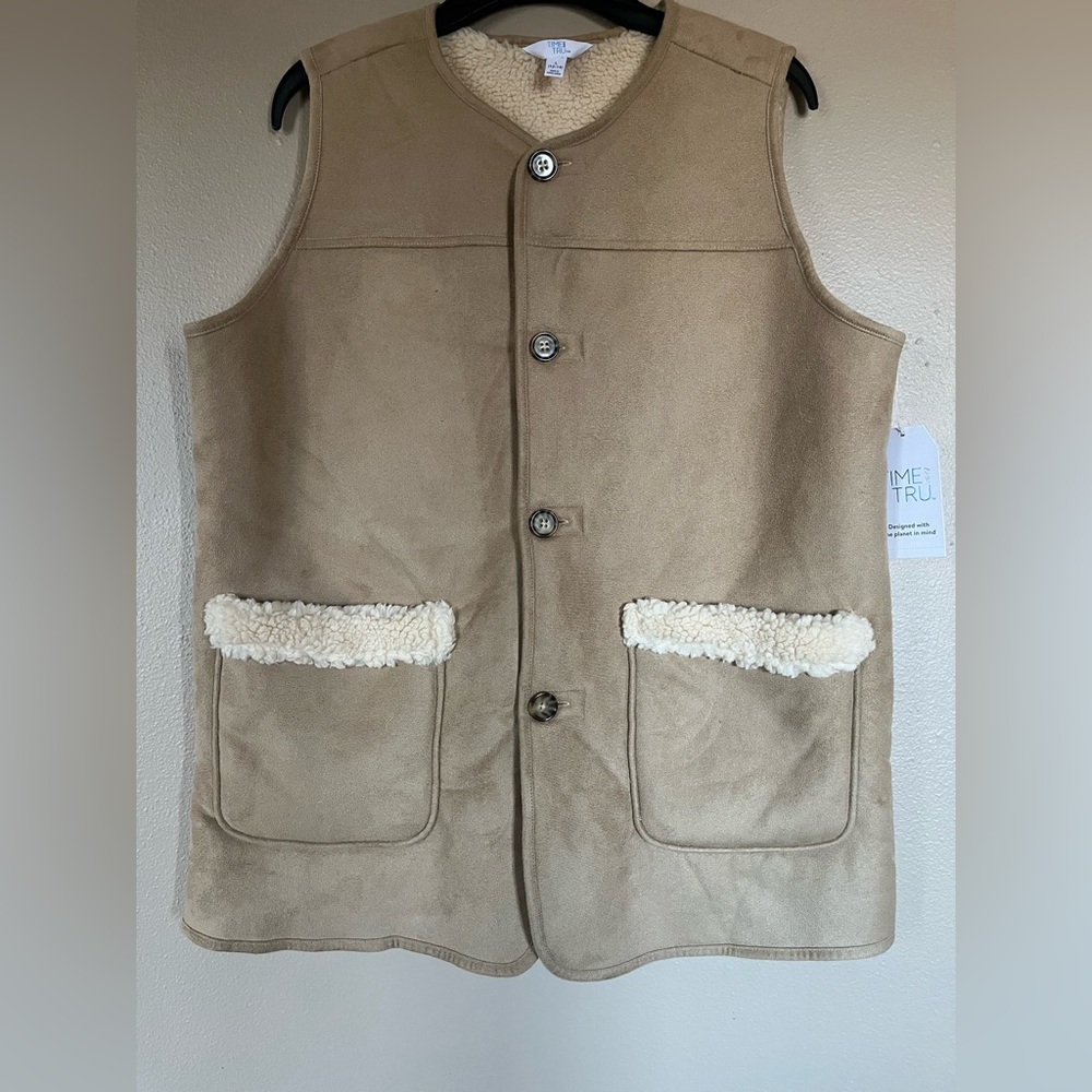 Time and Tru Sherpa-Lined Vest with Button Closure. New with tags. Size Large